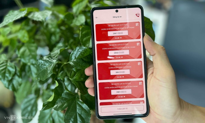 Danh sách phương tiện đang sở hữu của một người dùng tại Hà Nội, trong đó hai chiếc xe máy biển số 29K1 đều đã bán cho người khác từ lâu. Ảnh: Đức Trí