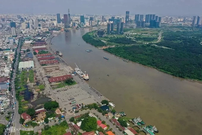 Toàn cảnh Cảng Nhà Rồng - Khánh Hội, đối diện là khu đô thị Thủ Thiêm. Ảnh: Quỳnh Trần