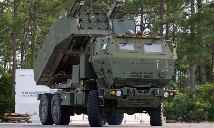 Xe phóng đạn HIMARS Mỹ triển khai diễn tập ở bang Florida hồi năm 2022. Ảnh: USAF