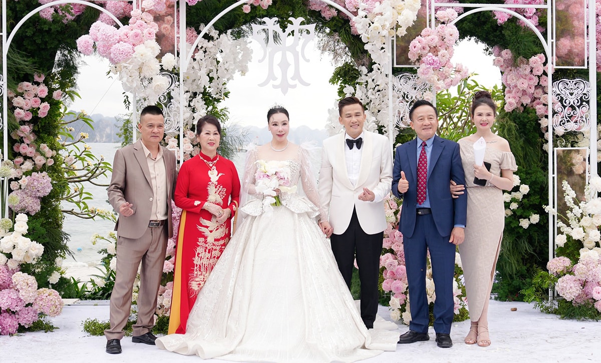 Hồ Quỳnh Hương ra MV cưới