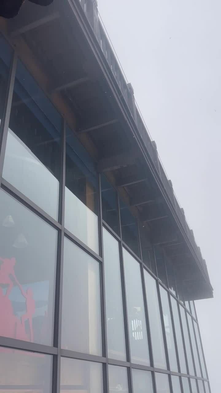 Tuyết rơi nhẹ trên đỉnh Fansipan