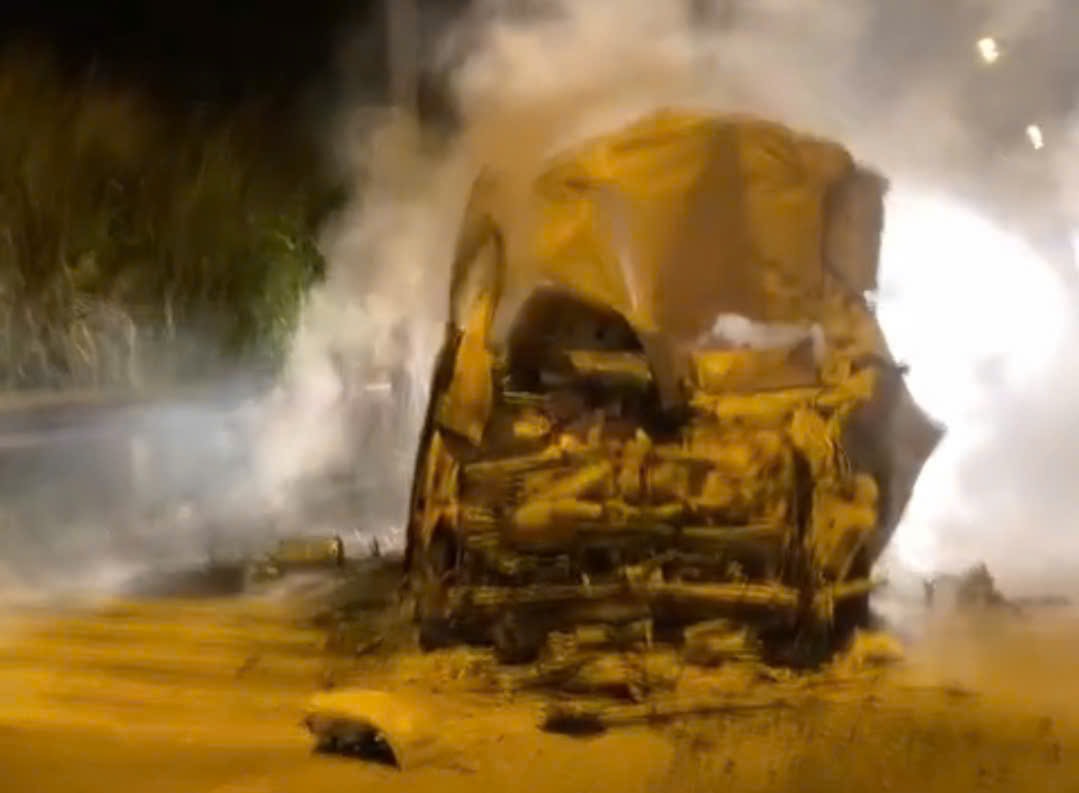 Xe cứu thương tông ôtô đầu kéo trên cao tốc TP HCM - Dầu Giây, 3 người chết