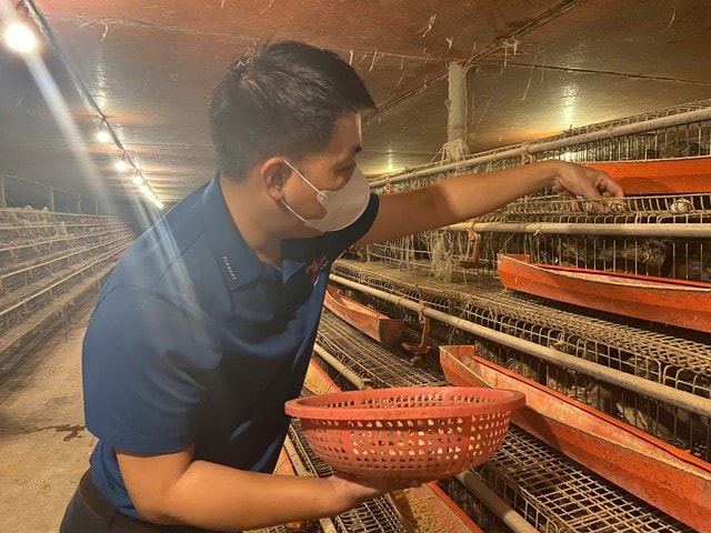 Từ hai bàn tay trắng, chàng trai trẻ trở thành triệu phú nhờ nuôi con 