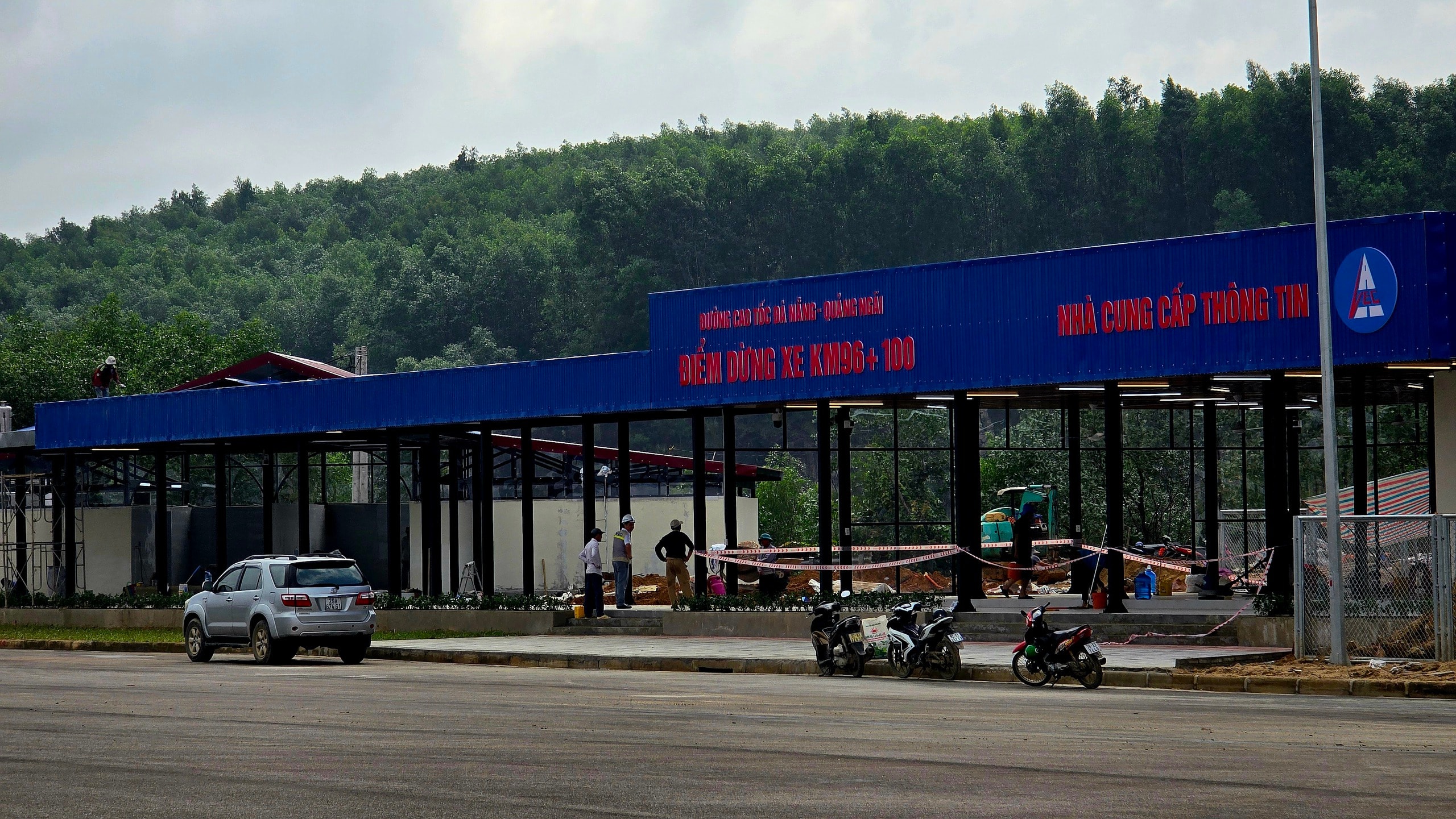 Điểm dừng xe đầu tiên trên cao tốc Đà Nẵng - Quảng Ngãi sắp khai thác - Ảnh 2.