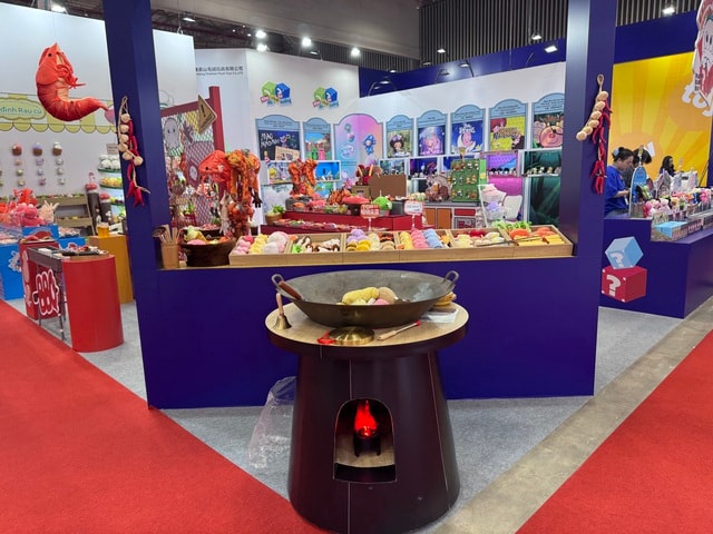 Triển lãm đồ chơi trẻ em và quà tặng tại TP HCM thu hút hàng ngàn khách tham quan - Ảnh 1. Triển lãm đồ chơi trẻ em và quà tặng tại TP HCM thu hút hàng ngàn khách tham quan - Ảnh 1.