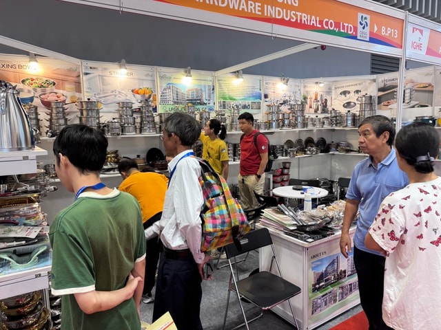 Triển lãm đồ chơi trẻ em và quà tặng tại TP HCM thu hút hàng ngàn khách tham quan - Ảnh 6. Triển lãm đồ chơi trẻ em và quà tặng tại TP HCM thu hút hàng ngàn khách tham quan - Ảnh 6.