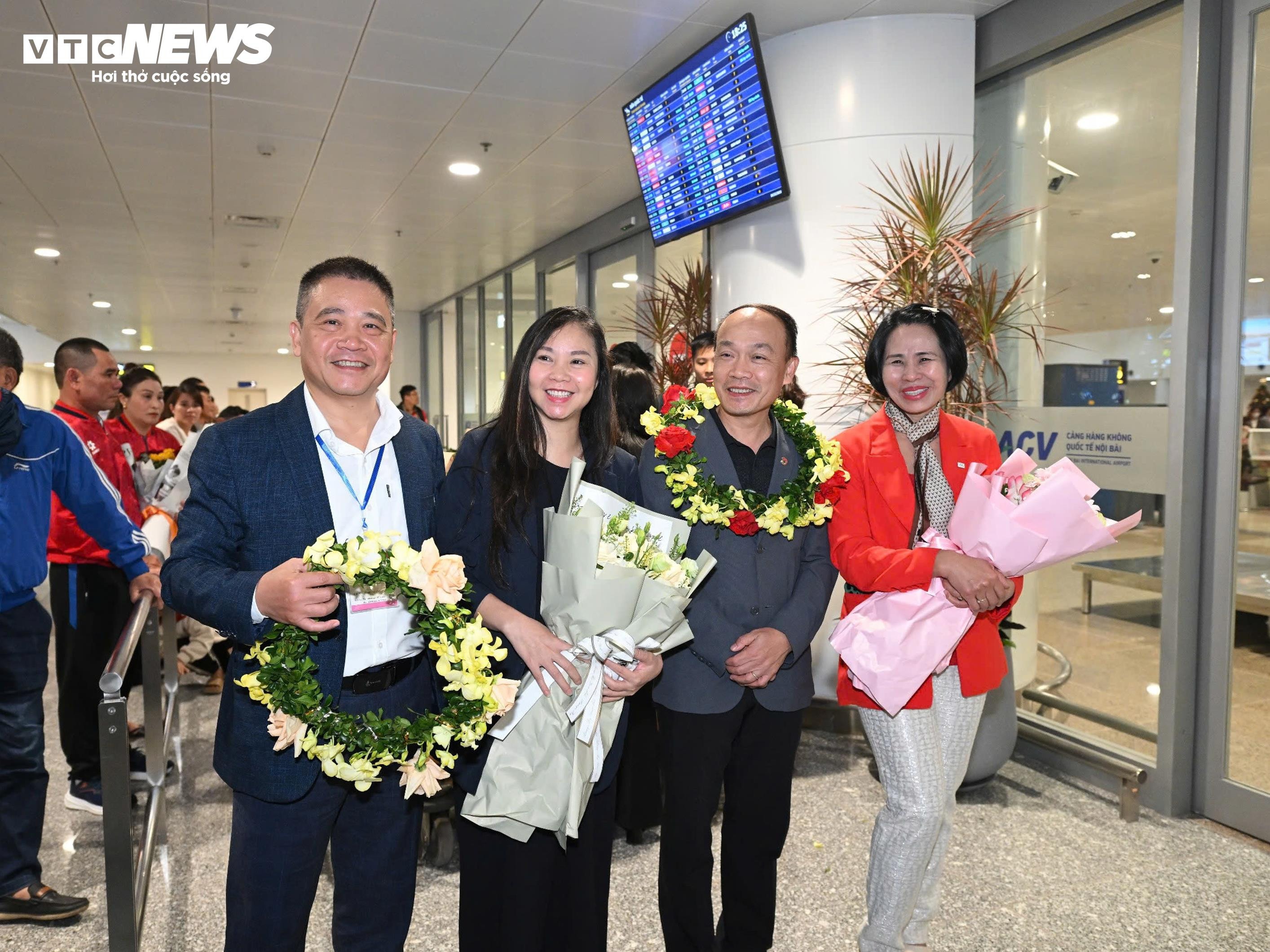 U22 Việt Nam mang HCV trở về, thầy trò HLV Kim Sang-sik rạng rỡ cảm ơn CĐV - 3