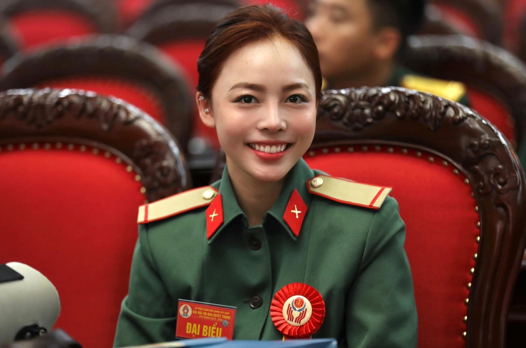 Song song với sự nghiệp thể thao, Phí Thanh Thảo hiện là quân nhân chuyên nghiệp mang quân hàm Thượng úy. Trên trang cá nhân, cô thường xuyên chia sẻ những hình ảnh trong màu áo xanh quân phục.