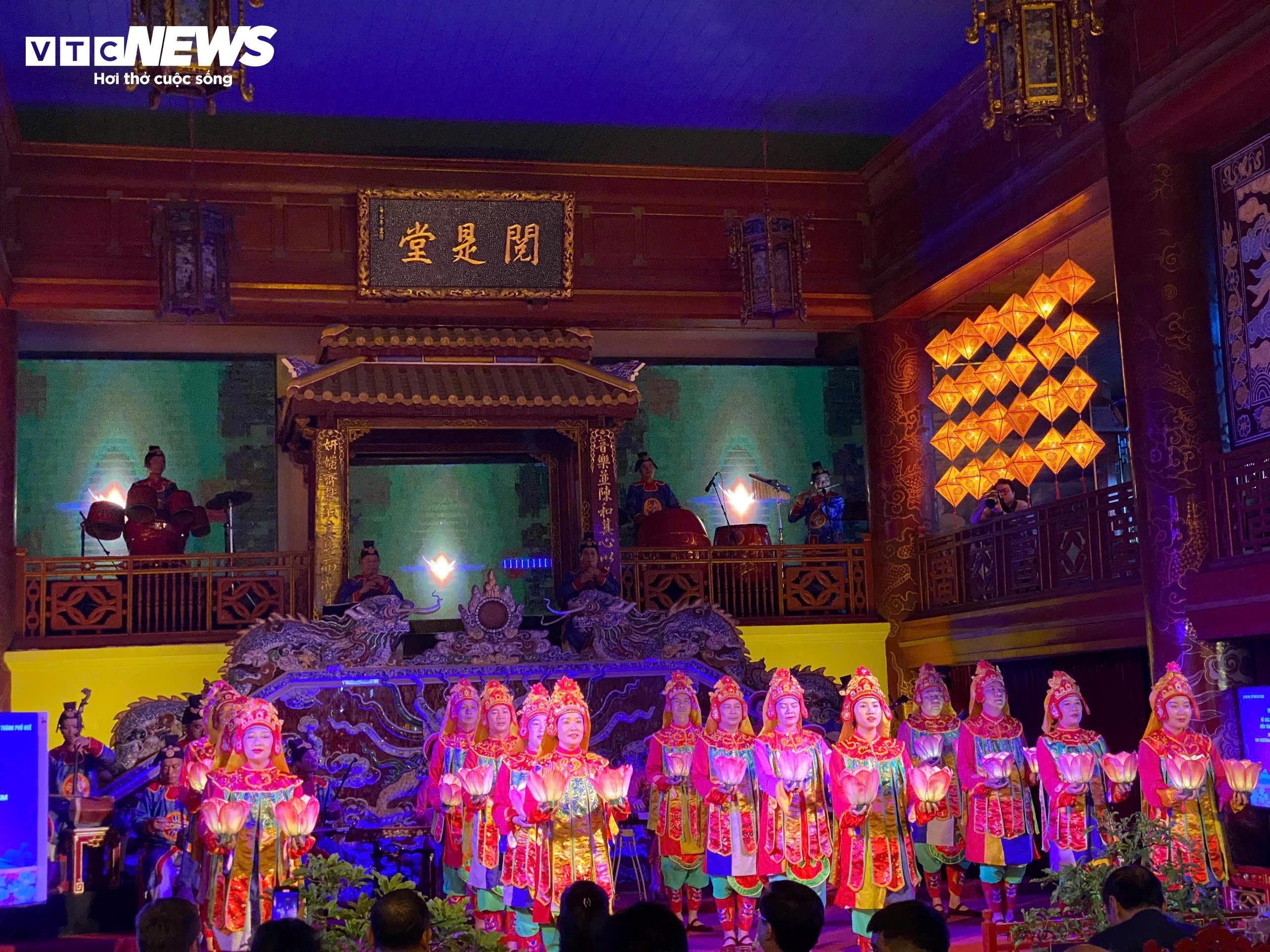 Các tiết mục nghệ thuật cung đình Huế được chọn để mở màn, chào mừng hội nghị.