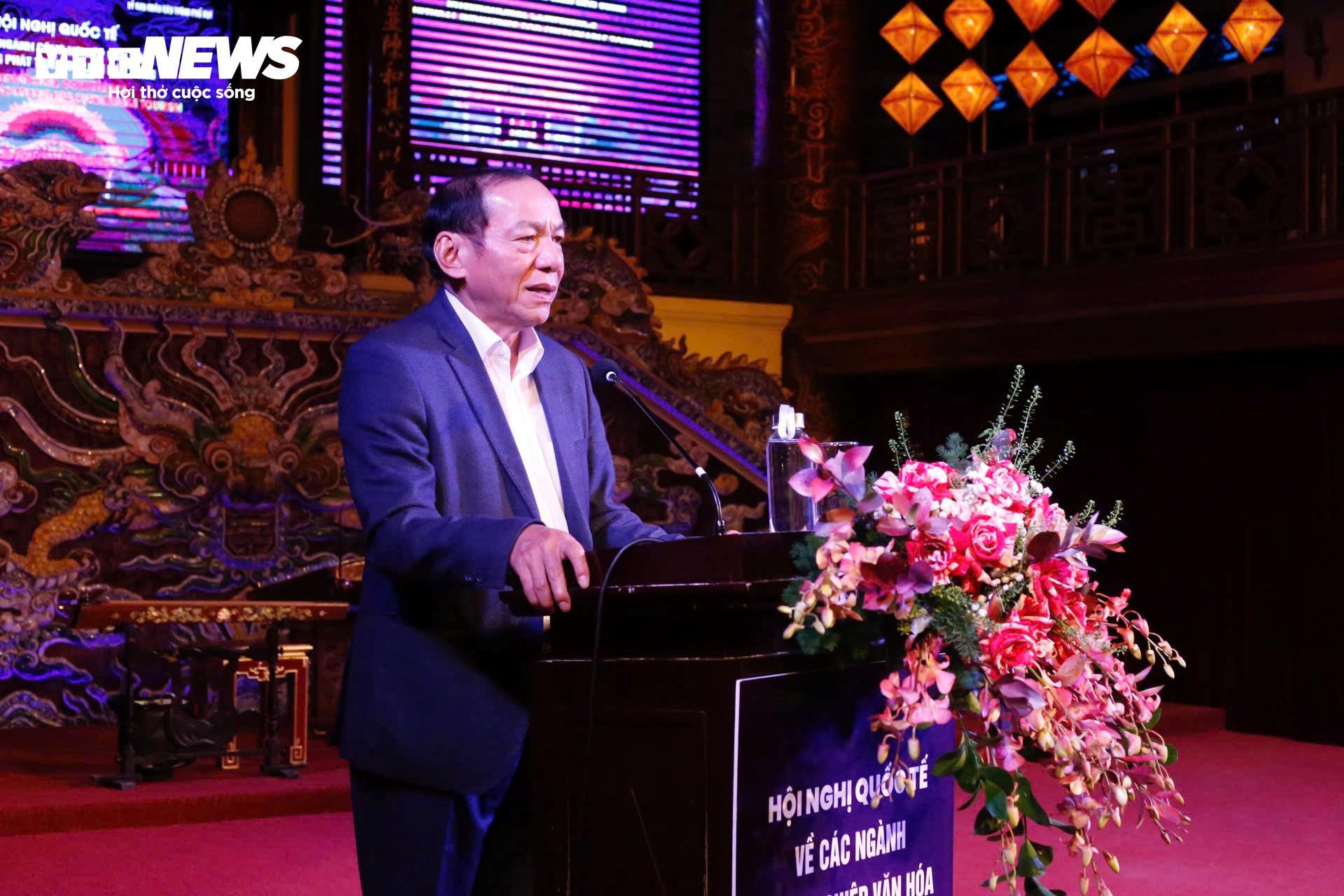 Bộ trưởng Bộ Văn hoá Thể thao và Du lịch phát biểu tổng kết hội nghị