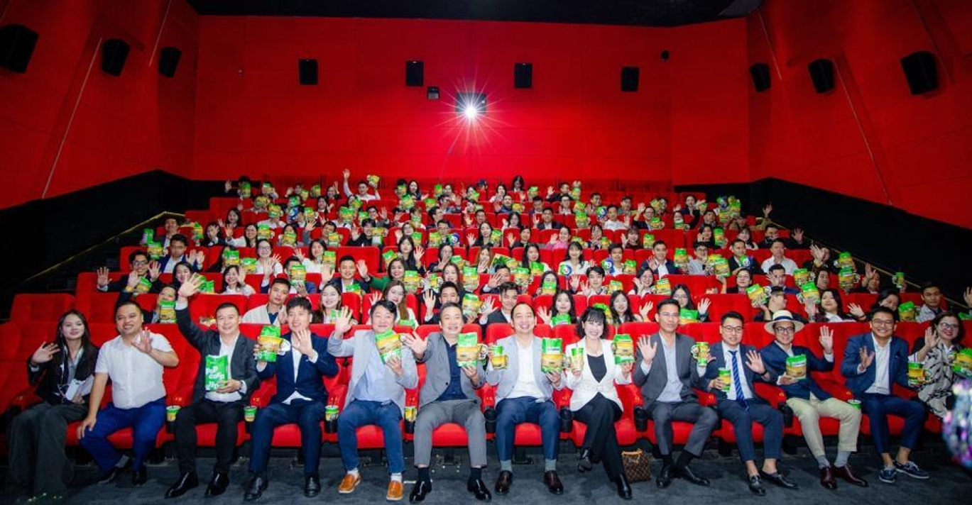 Nhiều chuyên viên kinh doanh hào hứng trước buổi training mới lạ