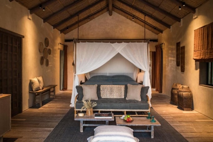 Bên trong phòng khách sạn tại Zannier Hotels Bãi San Hô. Ảnh: Booking