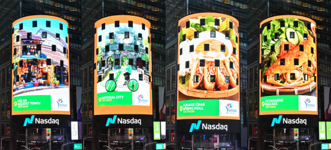 Các biểu tượng du lịch Việt Nam xuất hiện trên màn hình LED tại Quảng trường Thời đại, New York từ ngày 2 đến 12/12. Ảnh: Grab