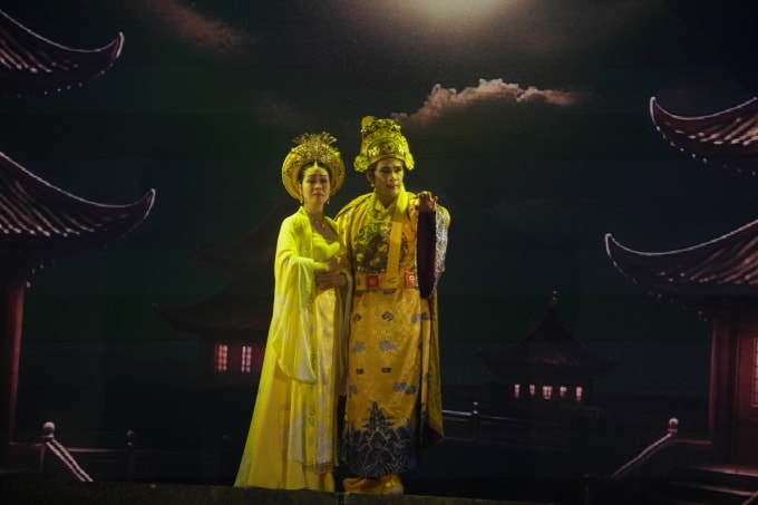 NSƯT Minh Hải (phải) vào vai Phật hoàng Trần Nhân Tông. Ảnh: Ban tổ chức cung cấp