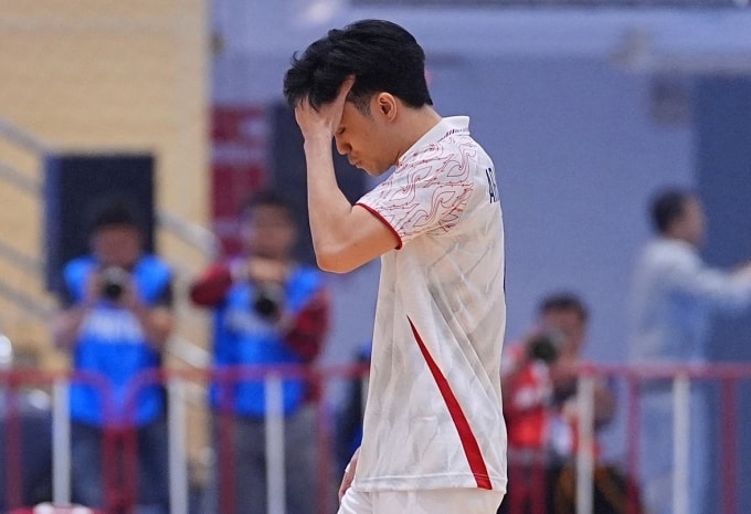 Cầu thủ Thái Lan thất vọng khi thua Indonesia 1-6 ở chung kết futsal nam SEA Games 33 tại nhà thi đấu Nonthaburi, Thái Lan ngày 19/12/2025. Ảnh: Changsuek