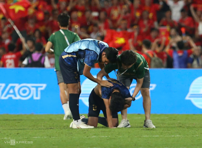 Các cầu thủ Thái Lan thất vọng sau trận thua Việt Nam. Ảnh: Hiếu Lương