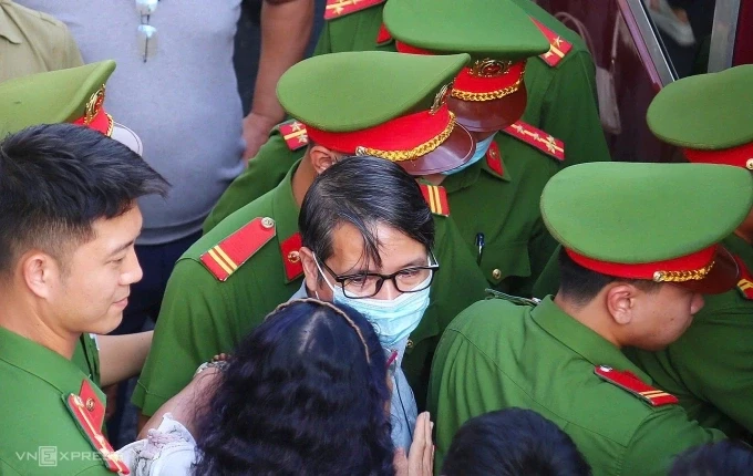 Ông Phạm Thái Hà rời phiên tòa sơ thẩm. Ảnh:Phạm Dự