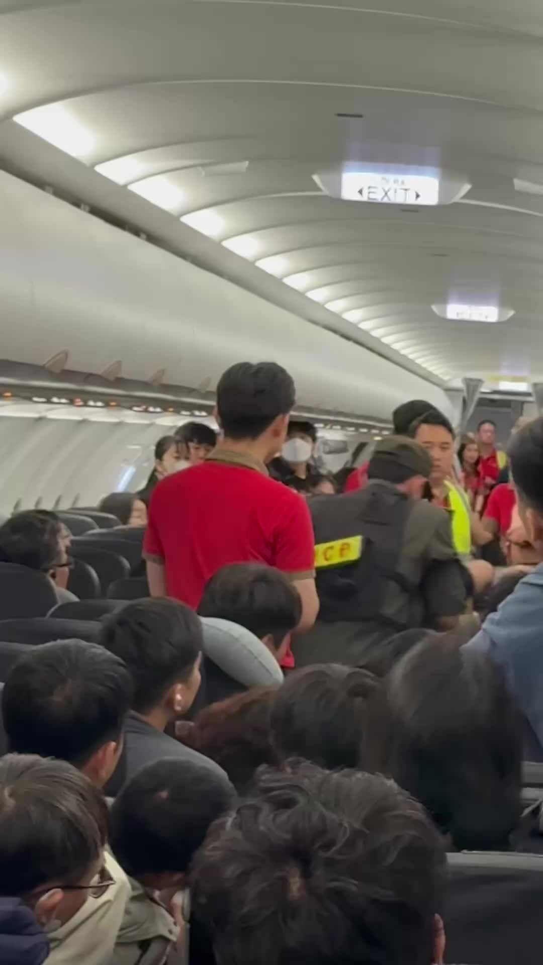 Khách Hàn nghi quấy rối bị buộc rời chuyến bay Việt Nam - Busan