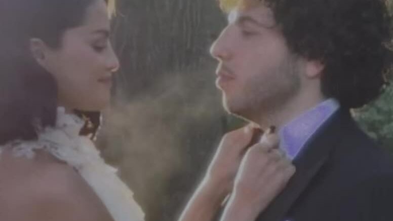 Selena Gomez và Benny Blanco chụp ảnh cưới