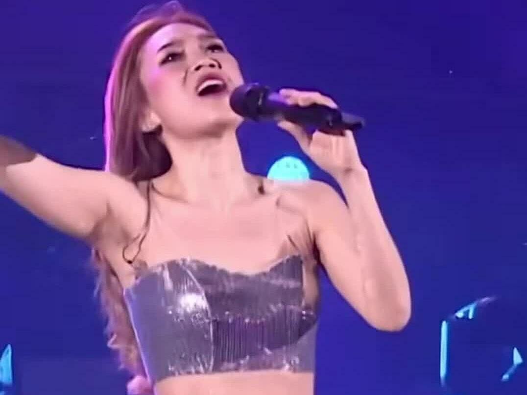 Mỹ Tâm biểu diễn trong concert 