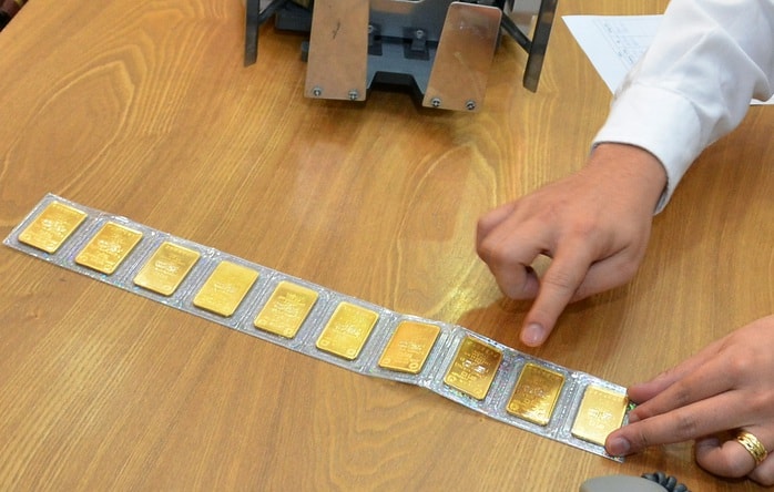 Giá vàng hôm nay 19-12: Tăng tốc rồi bất ngờ suy yếu - Ảnh 1.