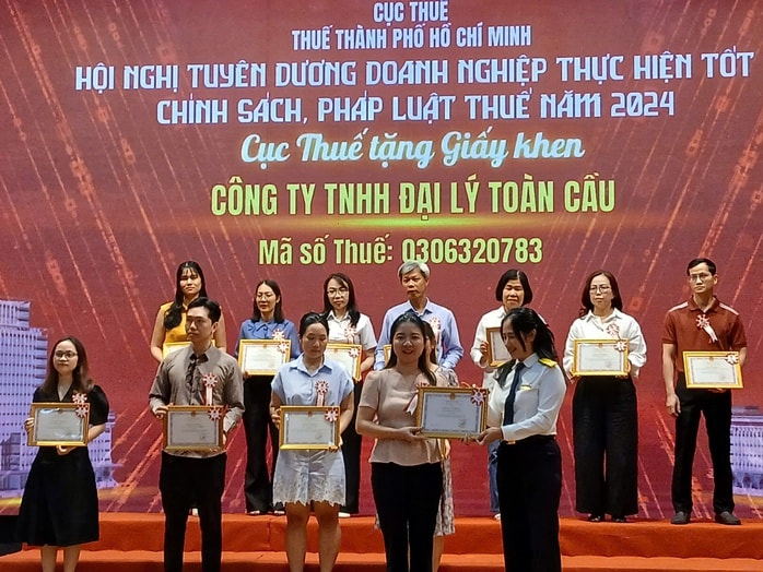 TPHCM tuyên dương 262 doanh nghiệp nộp thuế tiêu biểu - Ảnh 1.
