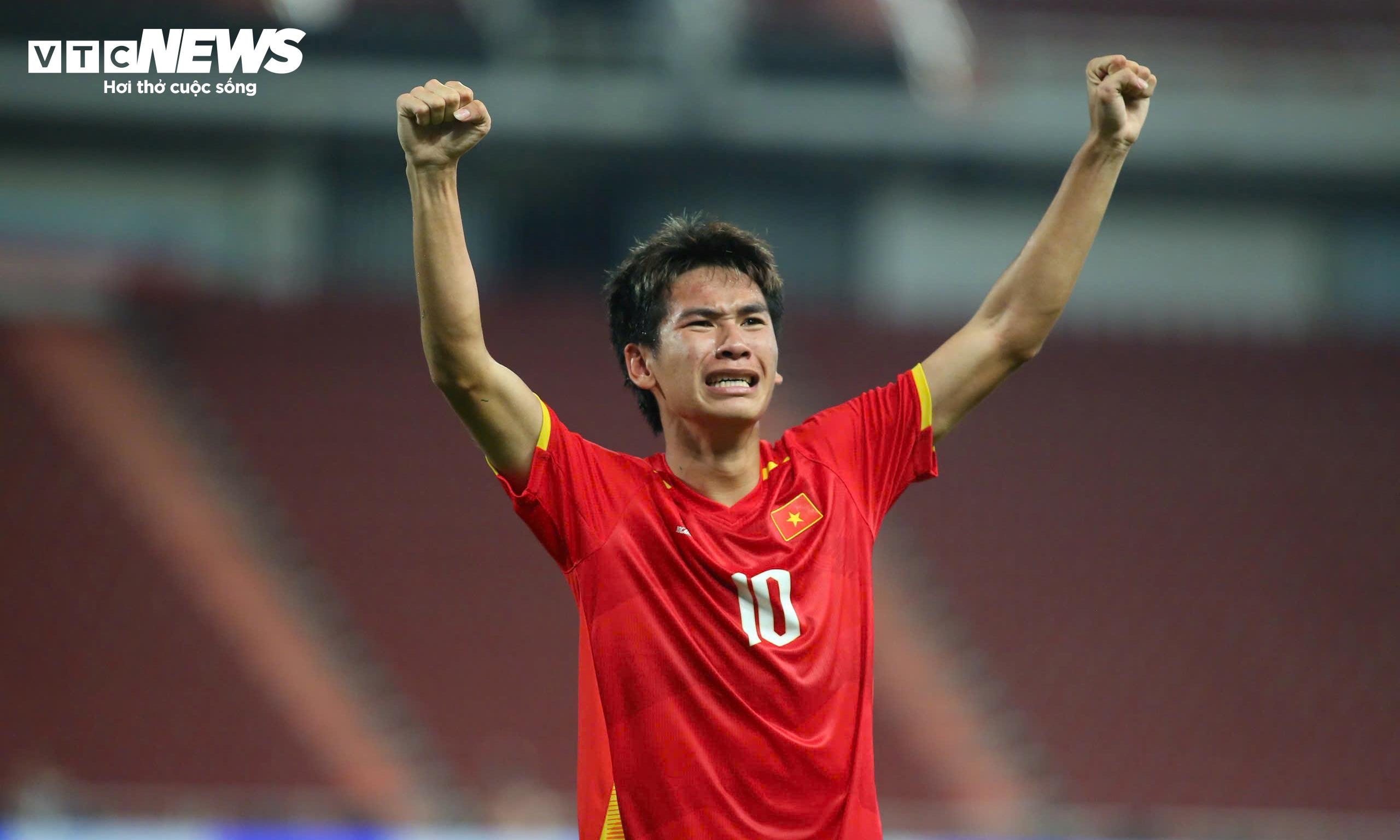 Tối 18/12, U22 Việt Nam giành huy chương vàng SEA Games 33 sau màn lội ngược dòng với tỉ số 3-2 trước chủ nhà Thái Lan.