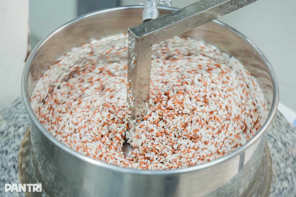 Quán phở Hà Nội tự tay tráng bánh giá 200.000 đồng, khách phải đặt trước - 2