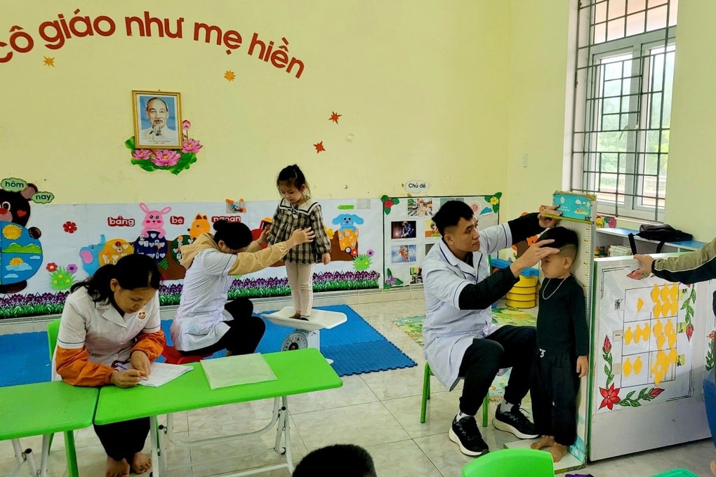 Chú trọng cải thiện dinh dưỡng cho trẻ thuộc hộ nghèo, cận nghèo - 1