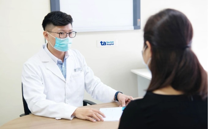 Bác sĩ Sỹ tư vấn cho người bệnh. Ảnh minh họa: Bệnh viện Đa khoa Tâm Anh