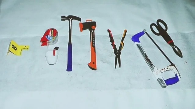 Bằng chứng tìm thấy trong các túi rác. Ảnh: Pool