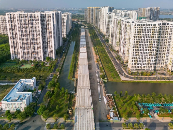 Đường vành đai 3 giữa khu dân cư ở TP HCM. Ảnh: Quỳnh Trần