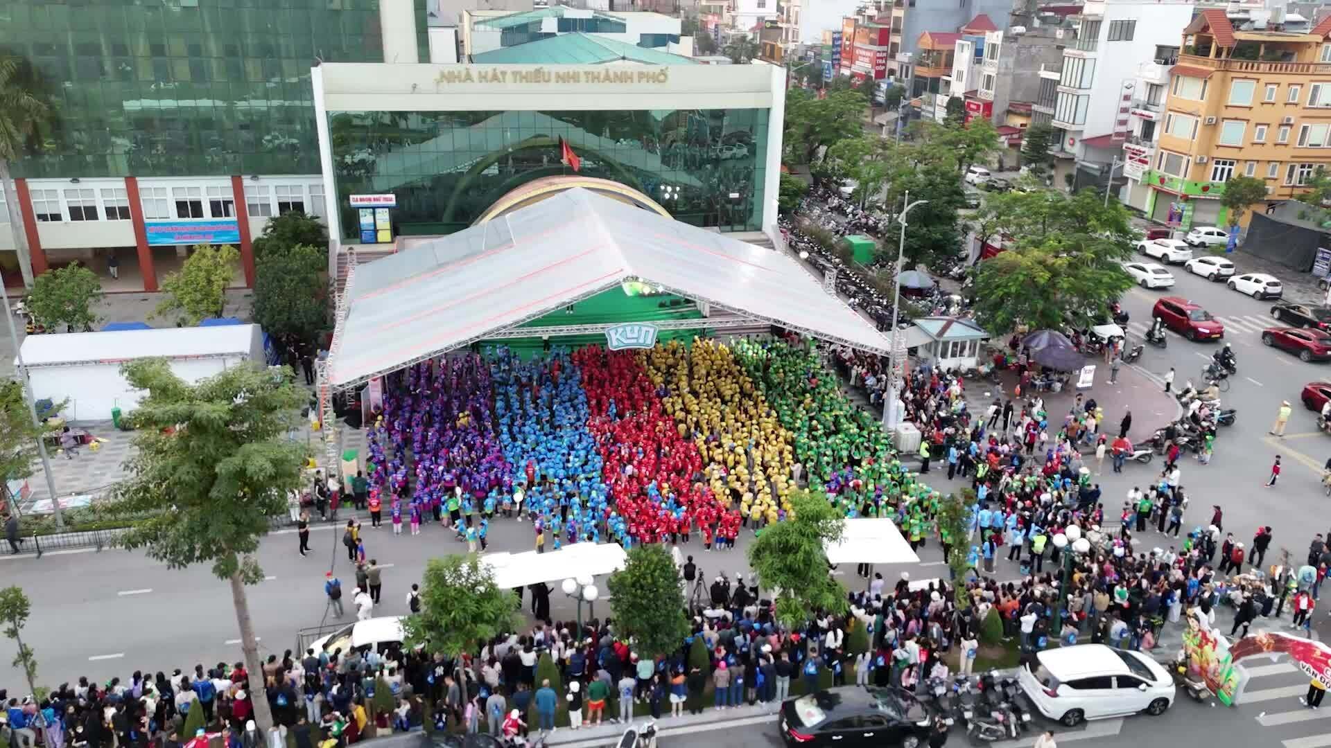 2.000 em nhỏ hoàn thành đường đua Kun Marathon Hải Phòng