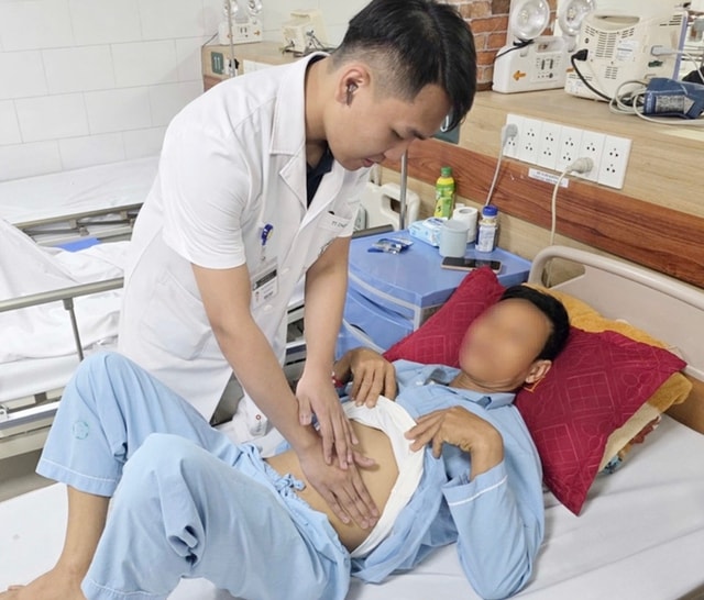 Ăn cố bát canh cá, người đàn ông 48 tuổi đau bụng dữ dội do ăn phải một thứ - Ảnh 1.