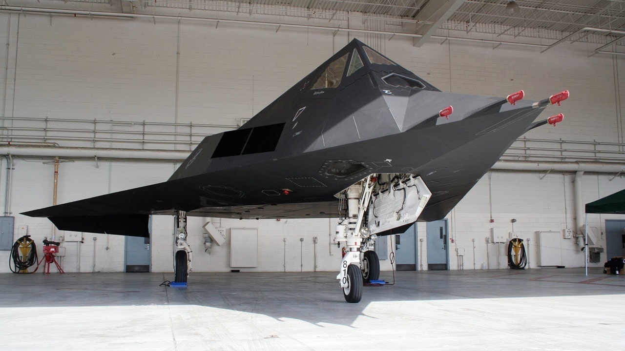 Tiêm kích tàng hình F-117. Ảnh National Interest