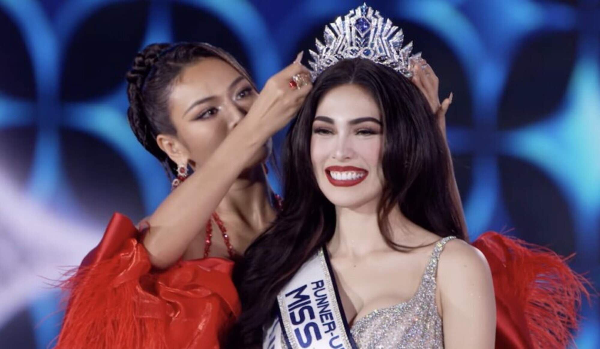 Chelsea Fernandez đăng quang ngôi vị Á hậu Miss Cosmo 2025.