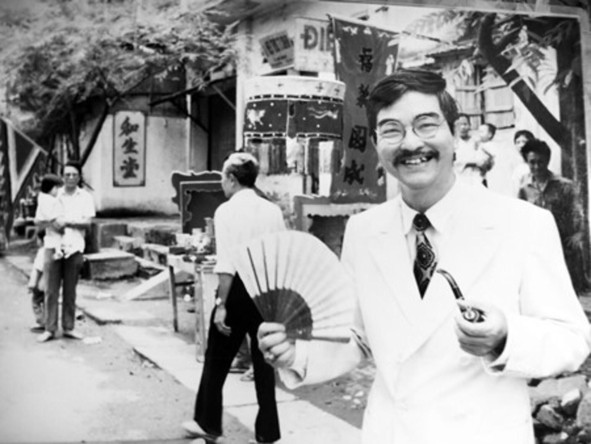 Năm 1984, ông được phong tặng danh hiệu Nghệ sĩ Ưu tú và đến năm 2001, được Nhà nước trao danh hiệu Nghệ sĩ Nhân dân.