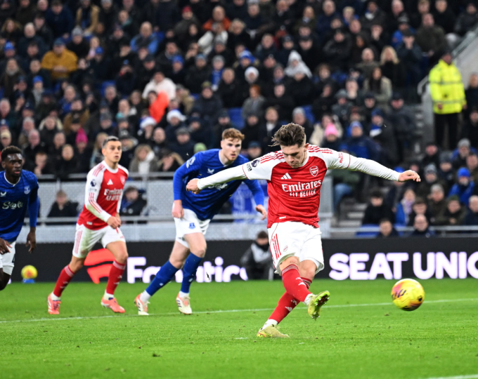 Viktor Gyokeres không bỏ lỡ cơ hội khi dứt điểm căng về góc trái, giúp Arsenal thắng Everton 1-0 ở vòng 17 Ngoại hạng Anh trên sân Hill Dickinson, Vauxhall, Anh ngày 20/12/2025. Ảnh: Arsenal FC