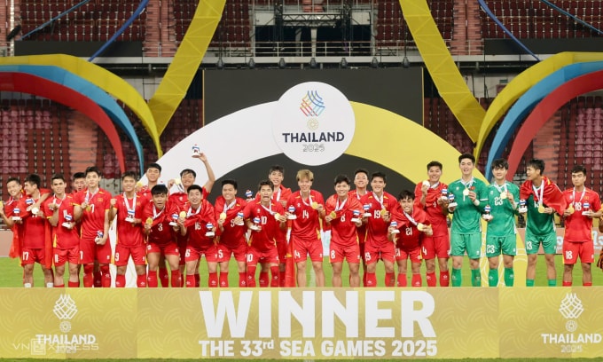 Việt Nam nhận HC vàng bóng đá nam SEA Games 33 trên sân Rajamangala, thành phố Bangkok, Thái Lan tối 18/12/2025. Ảnh: Đức Đồng