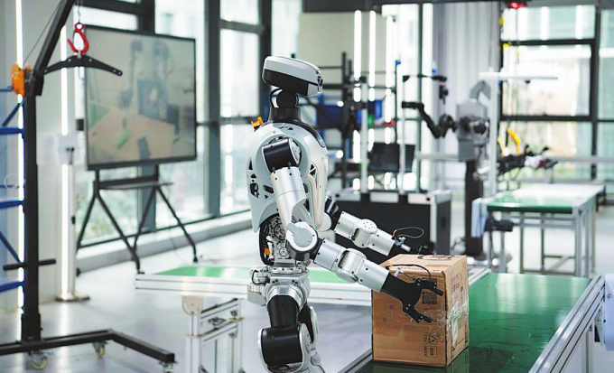 Một robot tại trung tâm huấn luyện thu thập dữ liệu dành cho robot hình người ở Hợp Phì, tỉnh An Huy. Ảnh: China Daily