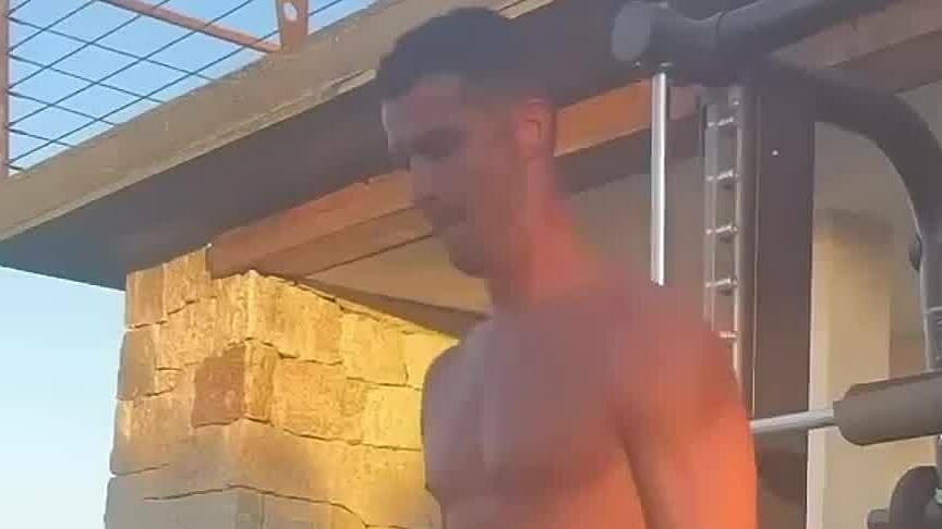 Ronaldo tập luyện ở tuổi 40