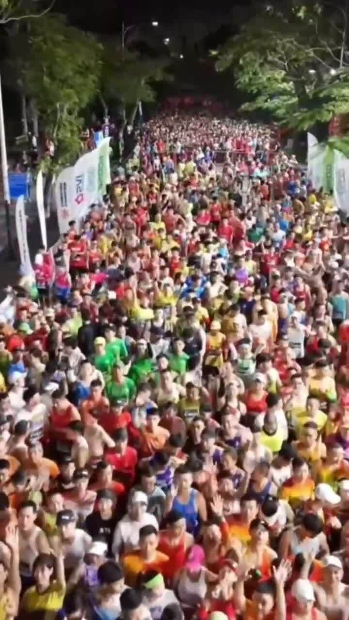 5.000 VĐV 42km phủ kín đường Trần Hưng Đạo