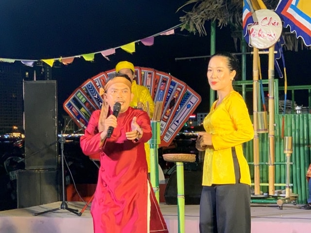 Độc đáo nghệ thuật hát bài chòi - sân chơi của những ván cờ- Ảnh 2.