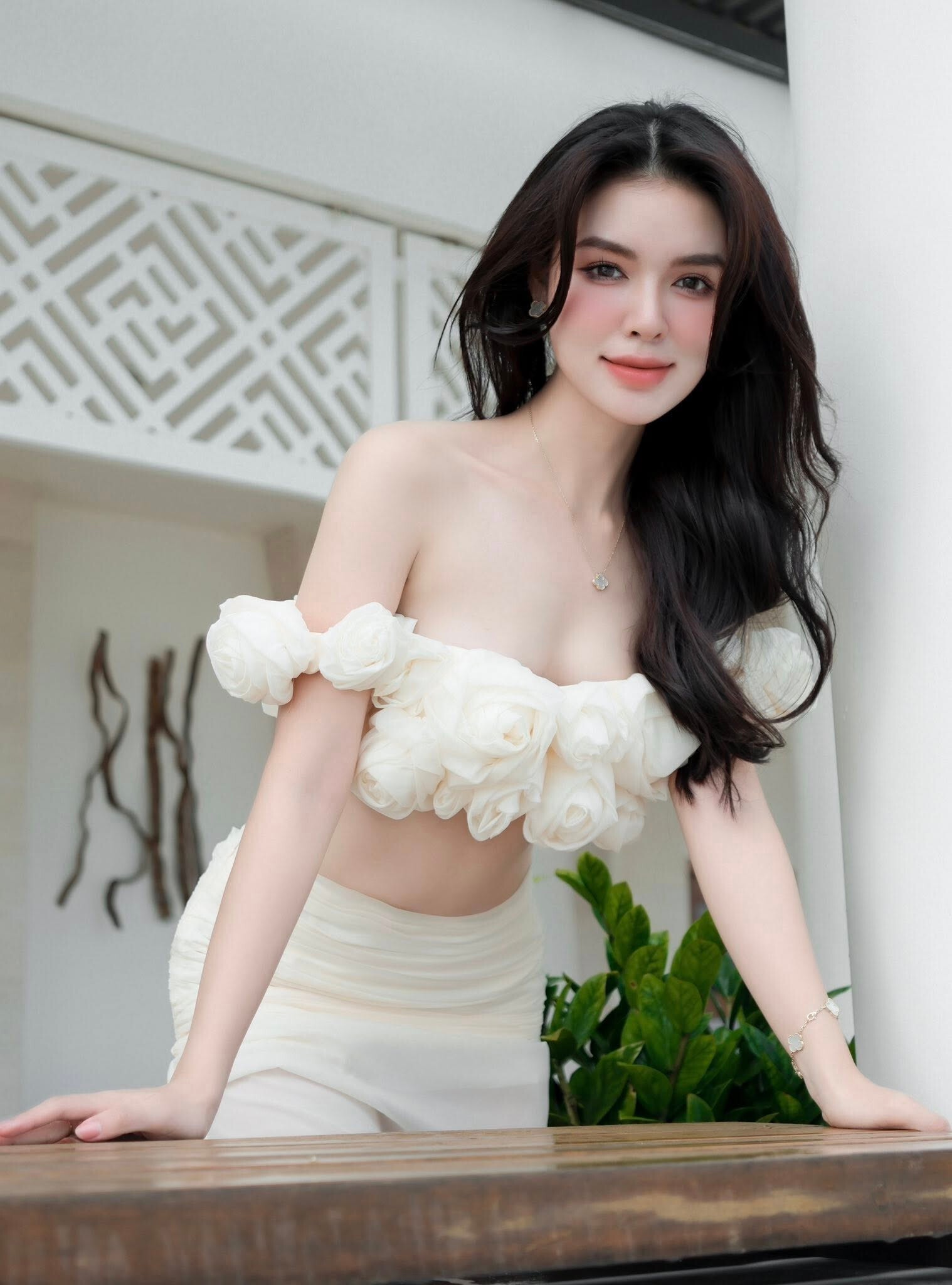 Nhan sắc xinh như hoa hậu của nữ diễn viên.