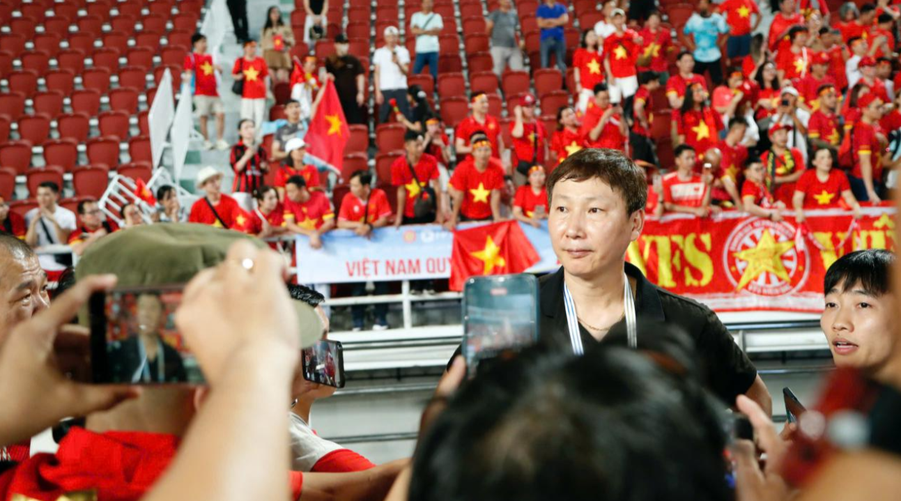 HLV Kim Sang-sik giành 3 danh hiệu trong 1 năm. (Nguồn: VFF)