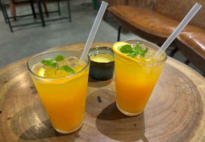 Nước cam giàu vitamin C, giúp tăng miễn dịch, thúc đẩy quá trình hình thành xương. Ảnh: Bảo Bảo