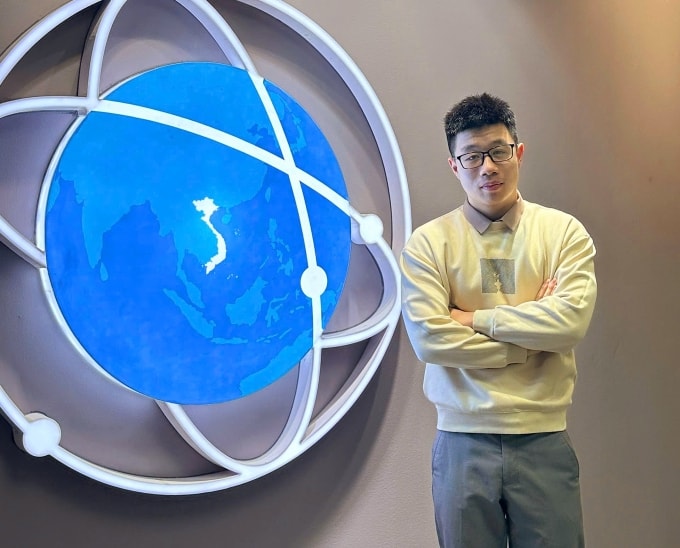 Hoàng Đăng Khoa tại Viện Hàng không Vũ trụ Viettel. Ảnh: Nhân vật cung cấp