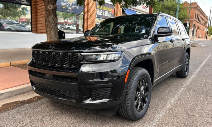 Jeep Grand Cherokee đứng thứ hai trong danh sách xe đời 2024 tồn kho nhiều nhất. Ảnh: Borderland Chevrolet GMC