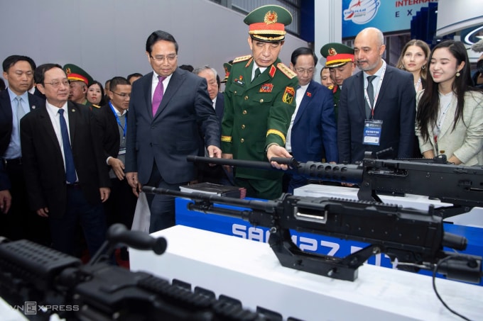 Thủ tướng Phạm Minh Chính, Bộ trưởng Quốc phòng Phan Văn Giang dự khai mạc Triển lãm Quốc phòng quốc tế 2024. Ảnh: Giang Huy
