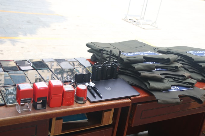 Tang vật cảnh sát thu giữ tại các công ty. Ảnh: Công an TP HCM